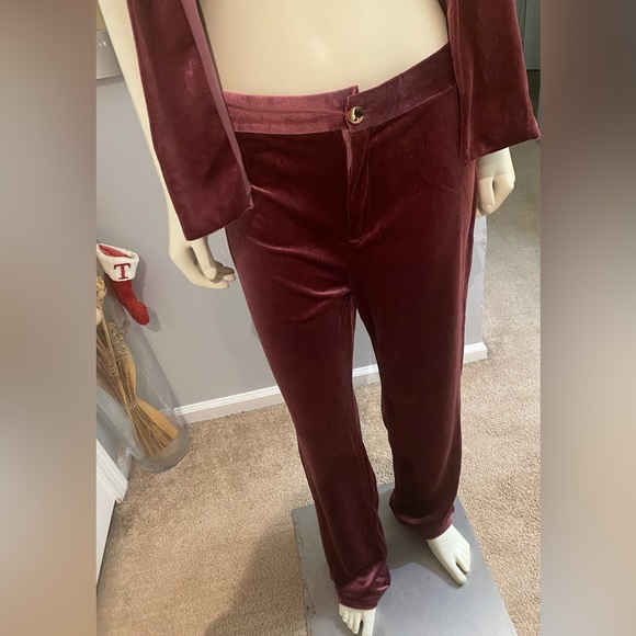 Kaylee Kollection Velvet Suit - Picture 3 of 4